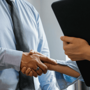 Discrimination à l'embauche : faut-il anonymiser les CV ?