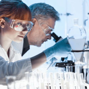 Chercheurs scientifiques en laboratoire