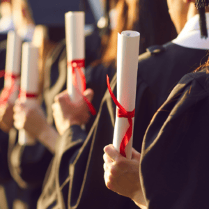 Jeunes diplômés d'un master et mastère