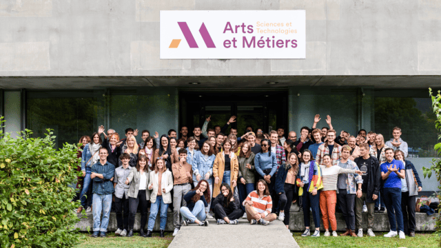 ENSAM former plus et mieux.