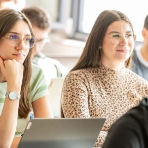 L'école ECEMA mise sur la formation en alternance.