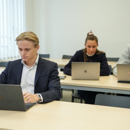 9 ECOLE ISG LUXURY MANAGEMENT