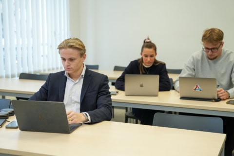 9 ECOLE ISG LUXURY MANAGEMENT