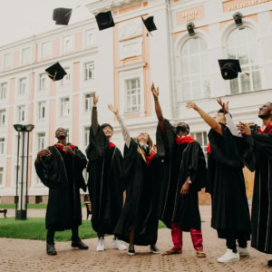 étudiants diplomés